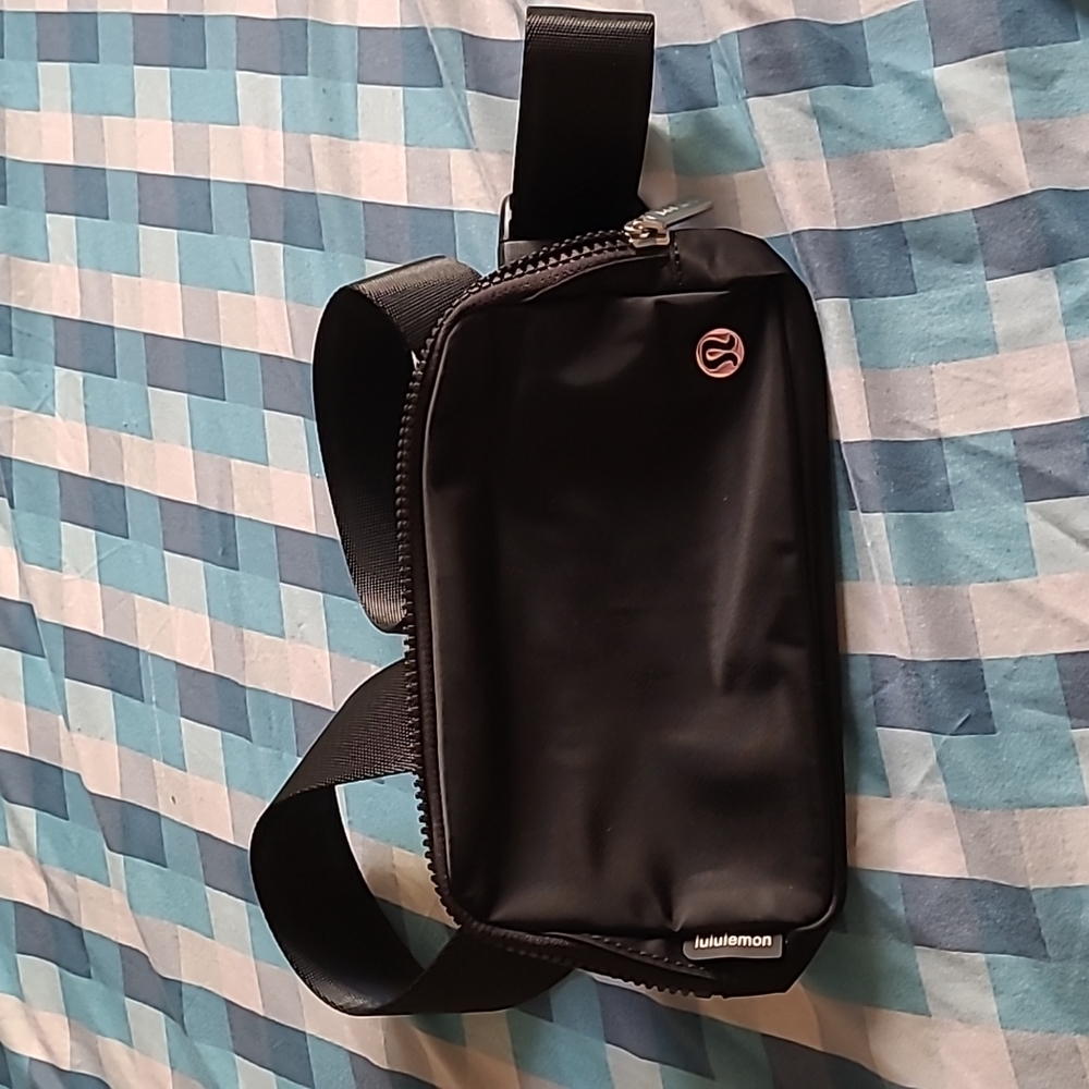 Lululemon Athletica everywhere bag (small)
